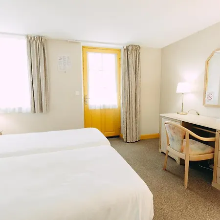 ホテル Normandy Country Club By Popinns 3*
