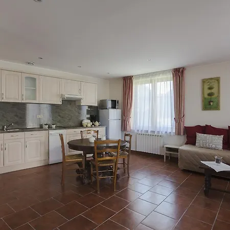 Normandy Country Club 3* בלם